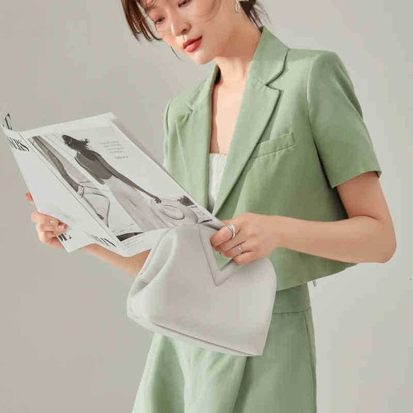 original edition designer handbags fashion venetss bottegs's inverted triangle cloud bag woven leather women's armpit clip single
original edition designer handbags fashion venetss bottegs's inverted triangle cloud bag woven leather women's armpit clip single