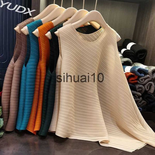 women's t-shirt yudx miyake pleated fabric fashion undershirt women's hundred with the new summer 2023 t-shirt fashion loose thin, White
women's t-shirt yudx miyake pleated fabric fashion undershirt women's hundred with the new summer 2023 t-shirt fashion loose thin, White