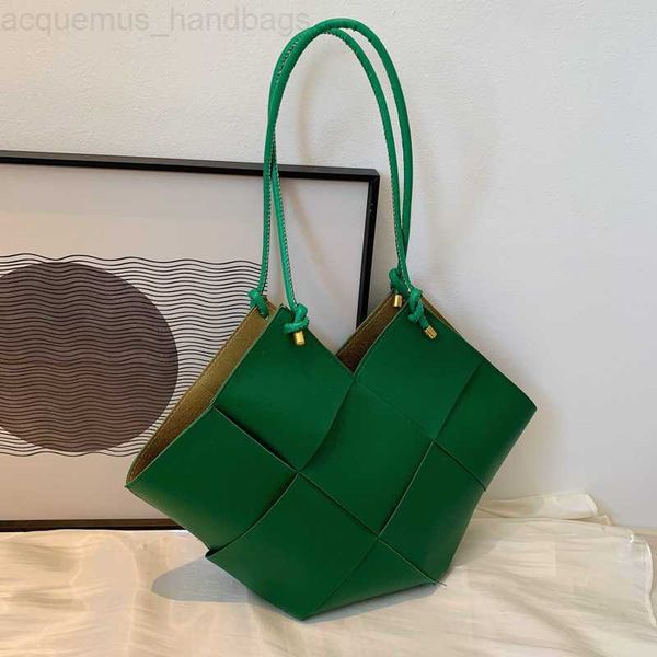 bottegas bag vene arco tote 2022 new woven bag single shoulder shopping tote large capacity portable cabe basket
bottegas bag vene arco tote 2022 new woven bag single shoulder shopping tote large capacity portable cabe basket