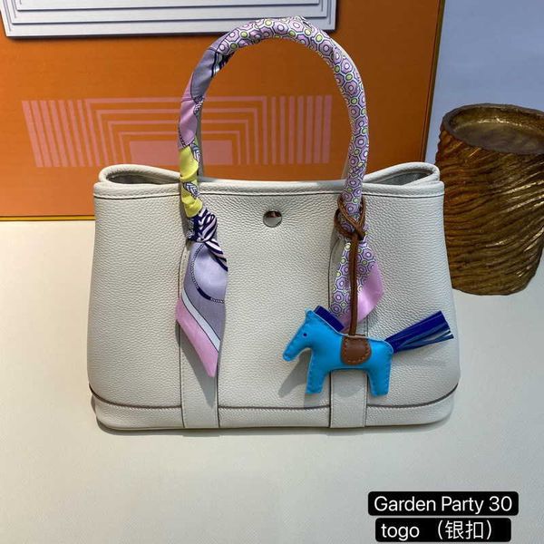 factory wholesale designer h ormes totes handbags 2023 new h layer cow leather togo garden bag womens leisure tote portable oneshoulder larg
factory wholesale designer h ormes totes handbags 2023 new h layer cow leather togo garden bag womens leisure tote portable oneshoulder larg