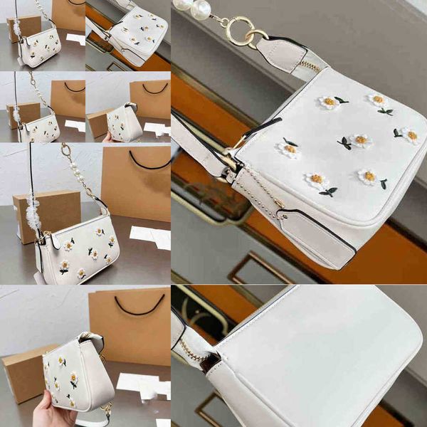 new evening bags totes summer vintage pearl chain women handbag shoulder leather designer crossbody embroidered three-dimensional flowers pu
new evening bags totes summer vintage pearl chain women handbag shoulder leather designer crossbody embroidered three-dimensional flowers pu