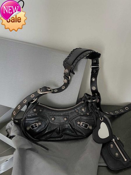brand designer single shoulder bags 2023 new ladies motorcycle armpit riveted tassel triad january teeth fold shoulders crossbody bag factor
brand designer single shoulder bags 2023 new ladies motorcycle armpit riveted tassel triad january teeth fold shoulders crossbody bag factor