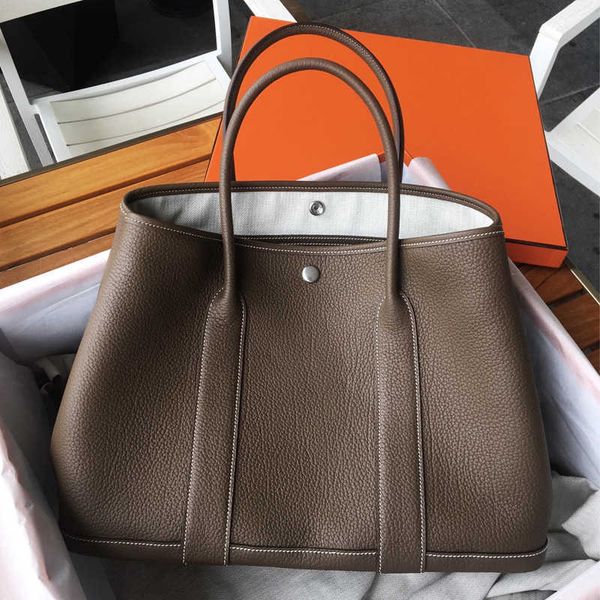 h bag designer fashion head layer leather h erme garden bag handmade wax wrapped thread hand sewn neck grain cowhide business tote large cap
h bag designer fashion head layer leather h erme garden bag handmade wax wrapped thread hand sewn neck grain cowhide business tote large cap