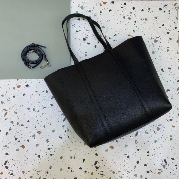 women's tote shopping bag high-end quality shoulder bag with a shoulder strap can be carried on one shoulder crossbody hand can be easy
women's tote shopping bag high-end quality shoulder bag with a shoulder strap can be carried on one shoulder crossbody hand can be easy