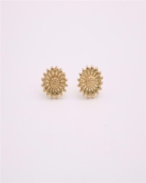 fashion flowers ear studs beautiful pattern environmental protection material five color optional suitable for men and women3157727, Golden;silver
fashion flowers ear studs beautiful pattern environmental protection material five color optional suitable for men and women3157727, Golden;silver