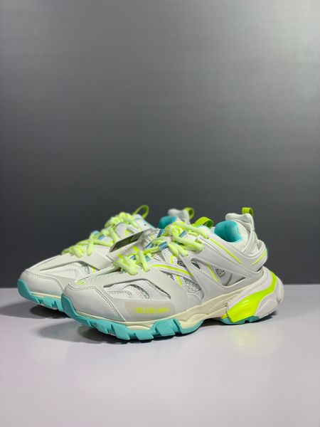 2023 winter fashions womens and mens track new designer beautiful sneaker casual designer shoes - quality womens and mens eu size 35-46 sho, Red;white
2023 winter fashions womens and mens track new designer beautiful sneaker casual designer shoes - quality womens and mens eu size 35-46 sho, Red;white