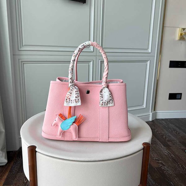 factory wholesale designer h ormes totes handbags cherry powder garden bag leather handbag fashionable commuting cowhide womens large capaci
factory wholesale designer h ormes totes handbags cherry powder garden bag leather handbag fashionable commuting cowhide womens large capaci