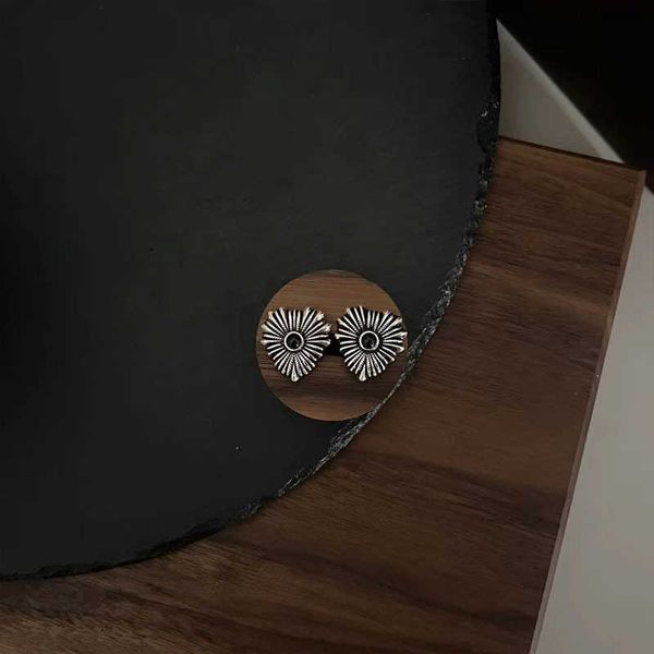 exquisite sterling silver sunflower love earrings light and luxury celebrity style, Golden
exquisite sterling silver sunflower love earrings light and luxury celebrity style, Golden