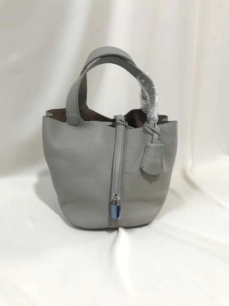 wholesale designer h ormes totes handbags family spring and summer new style vegetable basket bag fashion leather bucket lychee grain layer
wholesale designer h ormes totes handbags family spring and summer new style vegetable basket bag fashion leather bucket lychee grain layer