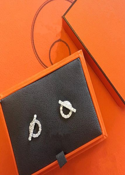 2022 quality luxury women studs fashion h letter enamel temperament simple daily allmatch brand earrings silver color wedding jew6137080, Golden;silver
2022 quality luxury women studs fashion h letter enamel temperament simple daily allmatch brand earrings silver color wedding jew6137080, Golden;silver