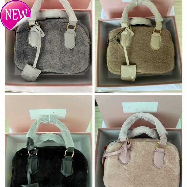women's brand designer handbags shoulder crossbody bag tote new miu fashion fluff pillow handheld messenger bag textured fur boston tot
women's brand designer handbags shoulder crossbody bag tote new miu fashion fluff pillow handheld messenger bag textured fur boston tot