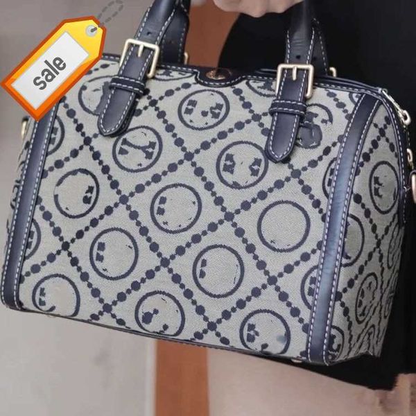 brand designer tote bag shoulder bags crossbody bag 2023 new women's fashion retro texture portable boston bags gift box packaging fact
brand designer tote bag shoulder bags crossbody bag 2023 new women's fashion retro texture portable boston bags gift box packaging fact
