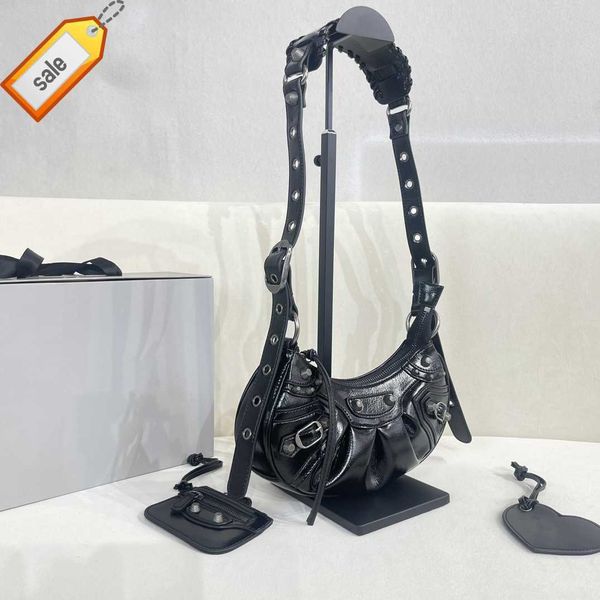 woman's luxury designer bags handbag motorcycle bag series shoulder crossbody bags tote new fashion texture portable crescent bag camer
woman's luxury designer bags handbag motorcycle bag series shoulder crossbody bags tote new fashion texture portable crescent bag camer