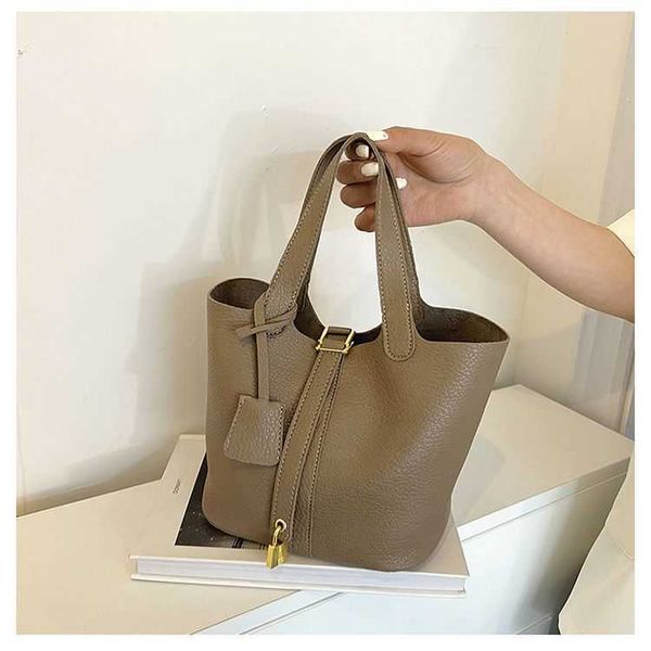 wholesale designer h ormes totes handbags baobao womens vegetable basket bucket bag 2023 new fashion handbag fashionable and premium elephan
wholesale designer h ormes totes handbags baobao womens vegetable basket bucket bag 2023 new fashion handbag fashionable and premium elephan