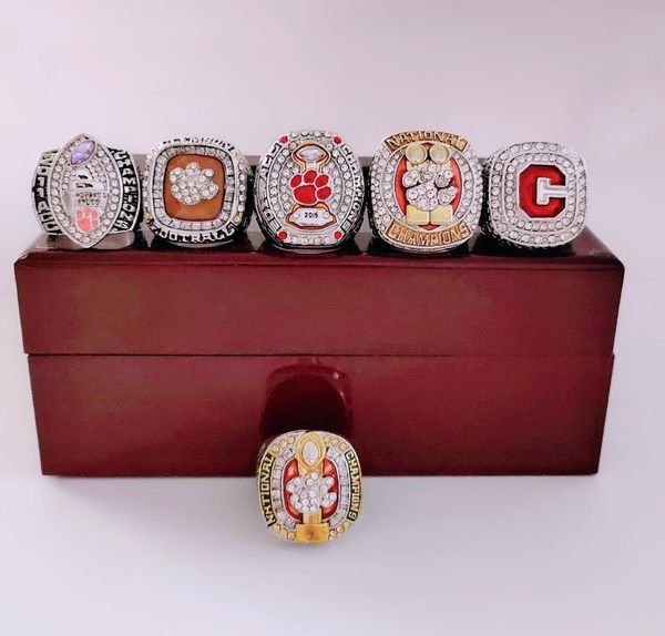 6pcsset clemson 2011 2014 2015 2016 2018tigers national championship ring set fan men promotion gift whole 2020 drop 4159177, Golden;silver
6pcsset clemson 2011 2014 2015 2016 2018tigers national championship ring set fan men promotion gift whole 2020 drop 4159177, Golden;silver