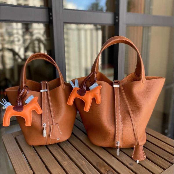 wholesale designer h ormes totes handbags 2023 new women's bag vegetable basket leather handbag trend autumn and winter large-capacity
wholesale designer h ormes totes handbags 2023 new women's bag vegetable basket leather handbag trend autumn and winter large-capacity