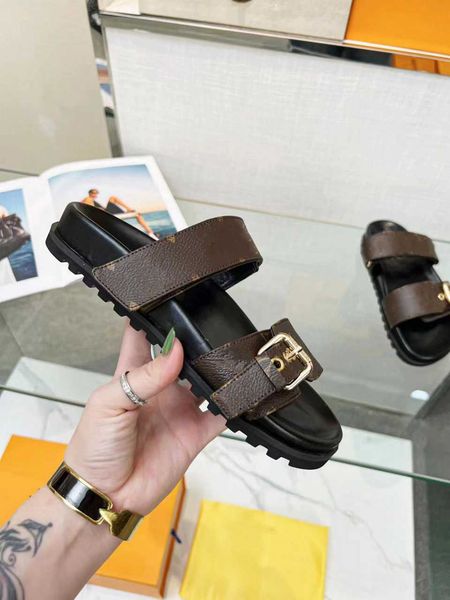 designer luis beach shoes classic casual sandals slide luxury vuttonity summer lady leather flip flops women slides slipper l061
designer luis beach shoes classic casual sandals slide luxury vuttonity summer lady leather flip flops women slides slipper l061