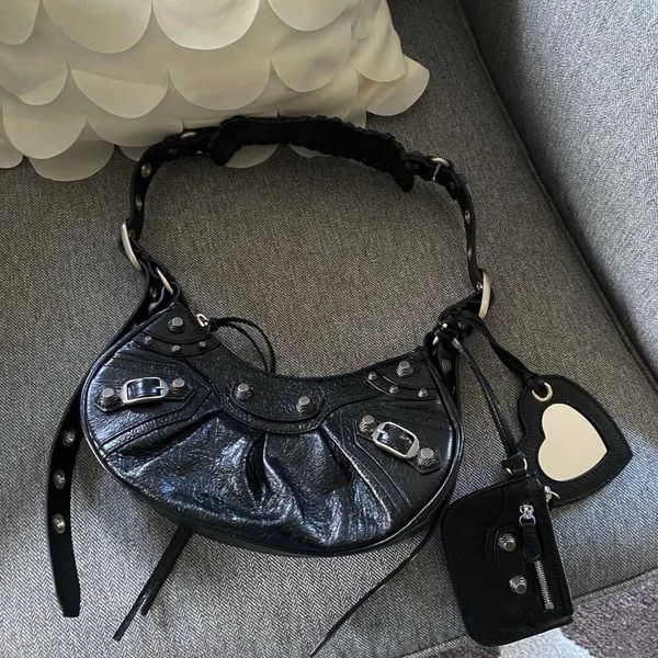 h bag design leather balenicass biker bag b family motorcycle half moon tooth tassel three in one rivet fold cross car single shoulder 22 ne
h bag design leather balenicass biker bag b family motorcycle half moon tooth tassel three in one rivet fold cross car single shoulder 22 ne