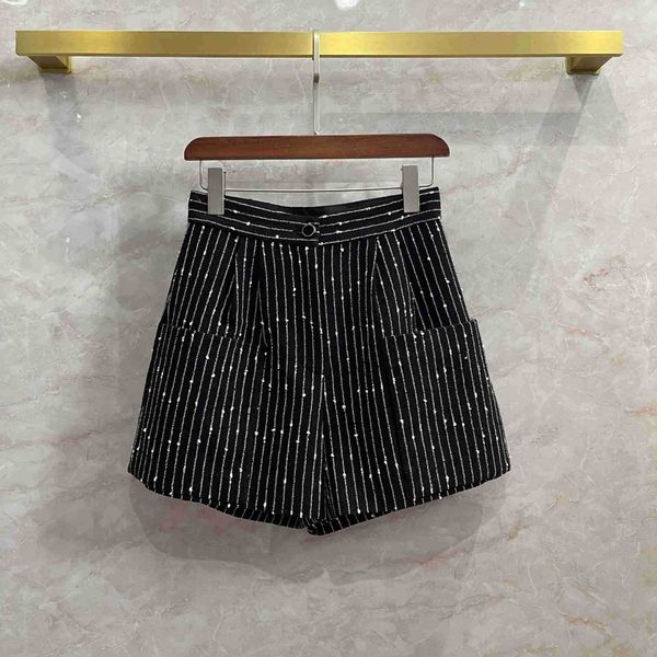 xiaoxiangfeng black tweed striped shorts for women's 23 spring/summer new southern oil ceiling high-end wool wide leg pants, White;black
xiaoxiangfeng black tweed striped shorts for women's 23 spring/summer new southern oil ceiling high-end wool wide leg pants, White;black