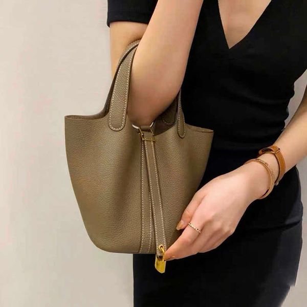 wholesale designer h ormes totes handbags layer cowhide vegetable basket womens bag fashion soft leather small bucket large capacity handbag
wholesale designer h ormes totes handbags layer cowhide vegetable basket womens bag fashion soft leather small bucket large capacity handbag