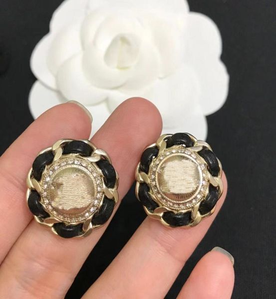 fashion earring crystal ear stud charm girl earrings simple size for lady new design jewelry supply5608200, Golden;silver
fashion earring crystal ear stud charm girl earrings simple size for lady new design jewelry supply5608200, Golden;silver