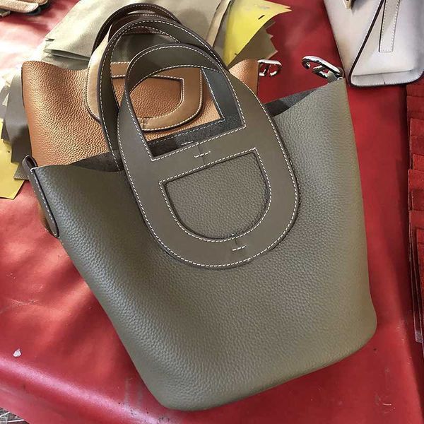 h bag designer luxury pig nose vegetable basket togo layer cowhide large capacity portable bucket commuter women's bagpfsjmi16 picotin
h bag designer luxury pig nose vegetable basket togo layer cowhide large capacity portable bucket commuter women's bagpfsjmi16 picotin