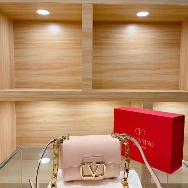 luxurys versatile shoulder vltn straddle outdoor 23 bag temperament year oblique rivet classic fashion womens star style bag single light lu
luxurys versatile shoulder vltn straddle outdoor 23 bag temperament year oblique rivet classic fashion womens star style bag single light lu