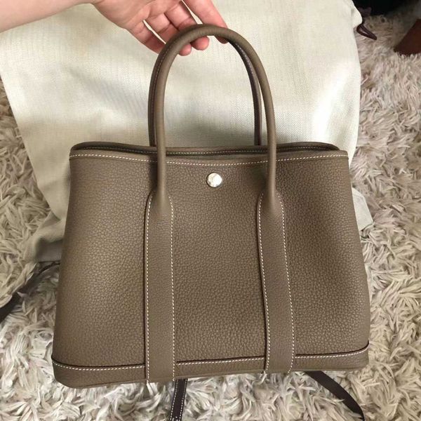 factory wholesale designer h ormes totes handbags hand-stitched wax thread negonda cowhide garden bag large capacity tote portable shopping
factory wholesale designer h ormes totes handbags hand-stitched wax thread negonda cowhide garden bag large capacity tote portable shopping