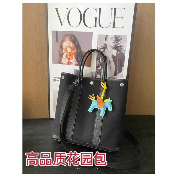 factory wholesale designer h ormes totes handbags 2023 new canvas with layer cowhide womens bag garden handbag high capacity genuine leather
factory wholesale designer h ormes totes handbags 2023 new canvas with layer cowhide womens bag garden handbag high capacity genuine leather