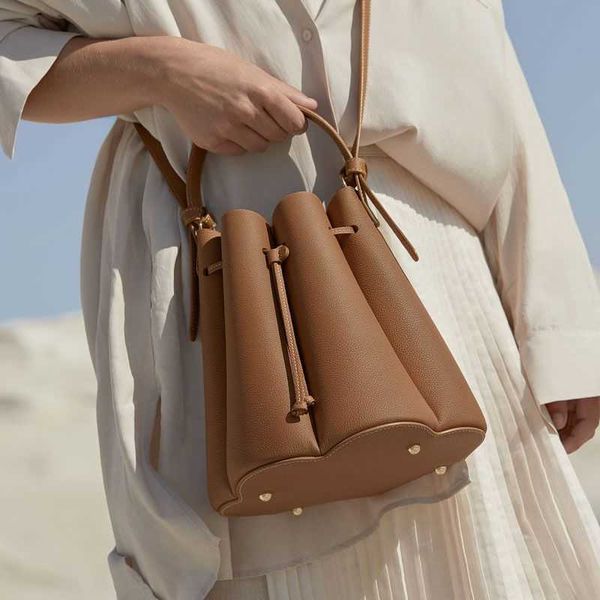 polene genuine leather petal bag french niche crossbody bag leather minimalist trend new portable bucket bag
polene genuine leather petal bag french niche crossbody bag leather minimalist trend new portable bucket bag