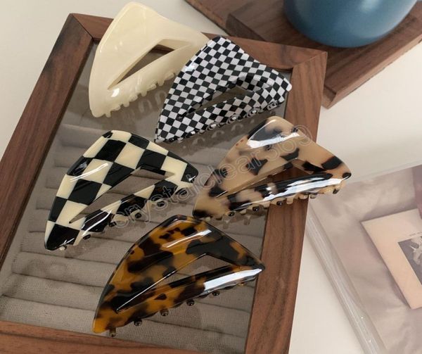 retro 73cm triangle hollow hair clip claw gradient acetic acid clamps for women girls hair accessories6289321, Slivery;white
retro 73cm triangle hollow hair clip claw gradient acetic acid clamps for women girls hair accessories6289321, Slivery;white