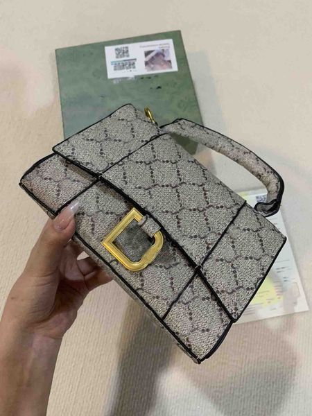 female hourglass handbag totes shoulder bag upgrade leather size 23cm designer cross body handbags tote backpack messenger clutch bags
female hourglass handbag totes shoulder bag upgrade leather size 23cm designer cross body handbags tote backpack messenger clutch bags