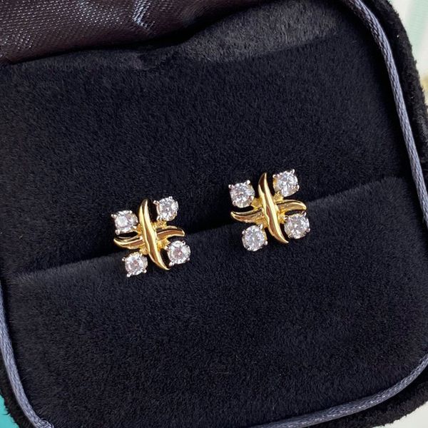 luxury designer earrings fashion classic heart earrings for women exquisite simulated diamond t love official logo gold cross earstuds ring, Golden;silver
luxury designer earrings fashion classic heart earrings for women exquisite simulated diamond t love official logo gold cross earstuds ring, Golden;silver