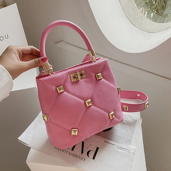evening bags fashion rivet shoulder bag trend women s handbag wild crossbody purse luxury brand female phone pack
evening bags fashion rivet shoulder bag trend women s handbag wild crossbody purse luxury brand female phone pack