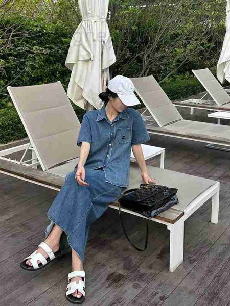 two piece dress designer high end european 2023 summer new polo neck denim shirt with elastic waist skirt set 4vi6, White
two piece dress designer high end european 2023 summer new polo neck denim shirt with elastic waist skirt set 4vi6, White