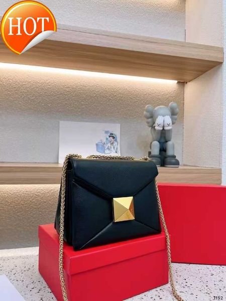 woman's brand designer bags shoulder bag handbags tote 2023 new fashion texture shoulder strap leather multifunctional portable capacit
woman's brand designer bags shoulder bag handbags tote 2023 new fashion texture shoulder strap leather multifunctional portable capacit