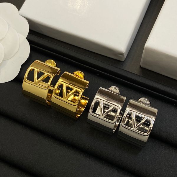 women designer stud earrings hollow letter luxury smooth surface trendy brass engagement earring wholesale, Golden;silver
women designer stud earrings hollow letter luxury smooth surface trendy brass engagement earring wholesale, Golden;silver