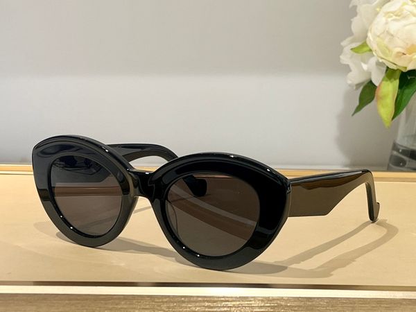 sunglasses for men and women designers 40051 style anti-ultraviolet retro eyewear full frame glasses random box, White;black
sunglasses for men and women designers 40051 style anti-ultraviolet retro eyewear full frame glasses random box, White;black
