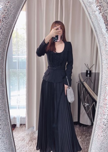 auth self portrait black suit spliced pleated long dress fake two piece dress, Black;gray
auth self portrait black suit spliced pleated long dress fake two piece dress, Black;gray