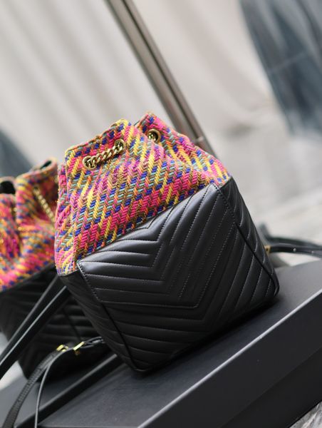672609 new women's backpack high-end quality black sheepskin mixed color wool leather chain strap texture full of any style can be harn
672609 new women's backpack high-end quality black sheepskin mixed color wool leather chain strap texture full of any style can be harn