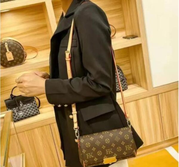 womens messenger bag fashion luxurys designers bags men bag mens shoulder lady totes purse crossbody backpack wallet louise purse vutton cro
womens messenger bag fashion luxurys designers bags men bag mens shoulder lady totes purse crossbody backpack wallet louise purse vutton cro