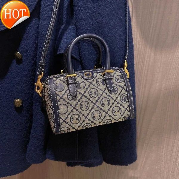 luxury brand designer tote bag shoulder s crossbody handbags 2023 new women's fashion retro texture portable boston gift box packaging
luxury brand designer tote bag shoulder s crossbody handbags 2023 new women's fashion retro texture portable boston gift box packaging