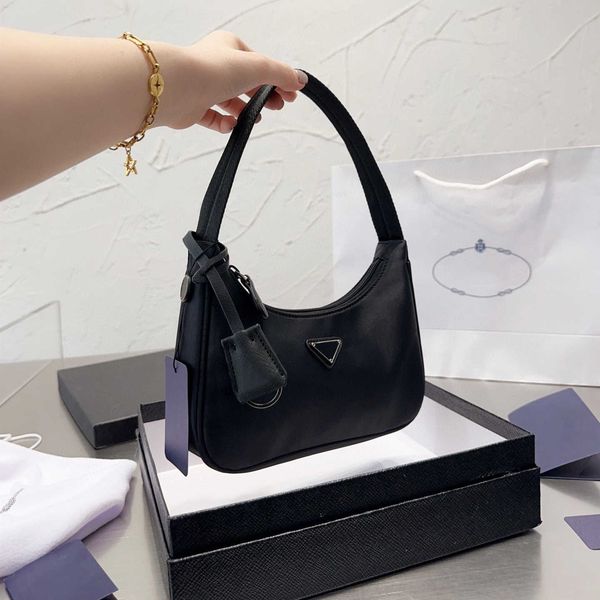 luxury nylon shoulder bag fashion triangle women messenger tramp bag underarm bags famous designer bags handbag purse high-quality wholesale
luxury nylon shoulder bag fashion triangle women messenger tramp bag underarm bags famous designer bags handbag purse high-quality wholesale