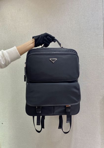 2023 new men's and women's backpack high-end quality rear design can be inserted rod box on the grid layer function is very strong
2023 new men's and women's backpack high-end quality rear design can be inserted rod box on the grid layer function is very strong