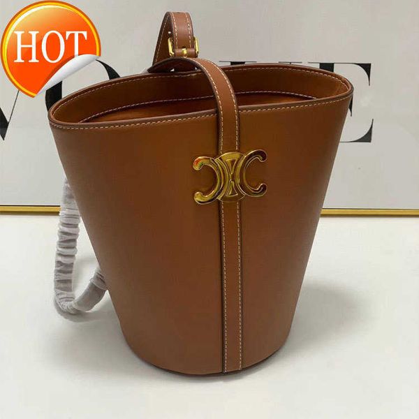 women's designer bags autumn and winter 2023 new triumph arch bucket shoulder bag underarm handbag hardware hand rubbing female factory
women's designer bags autumn and winter 2023 new triumph arch bucket shoulder bag underarm handbag hardware hand rubbing female factory