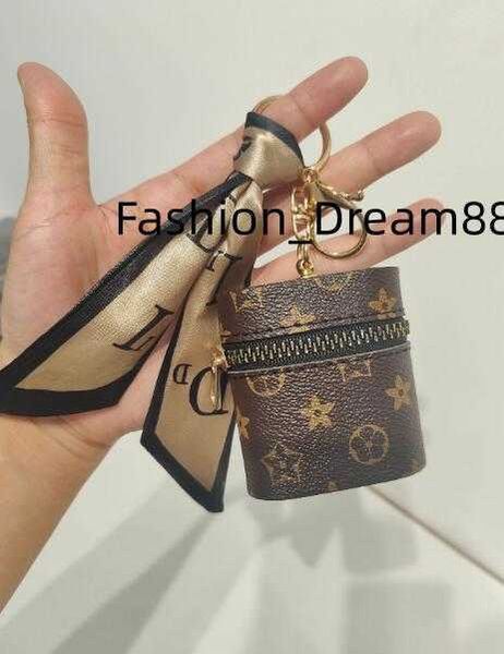creativity presbyopia car keychain coin purse pendant charm jewelry keyring holder pu leather flower grid designer metal key chain, Silver
creativity presbyopia car keychain coin purse pendant charm jewelry keyring holder pu leather flower grid designer metal key chain, Silver