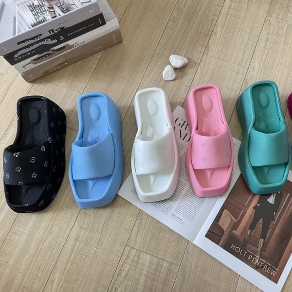 2023 alex wang taji platform slides beach sandals women designer slippers black pink blue summer slides aw square toe diamond a letters wedg
2023 alex wang taji platform slides beach sandals women designer slippers black pink blue summer slides aw square toe diamond a letters wedg