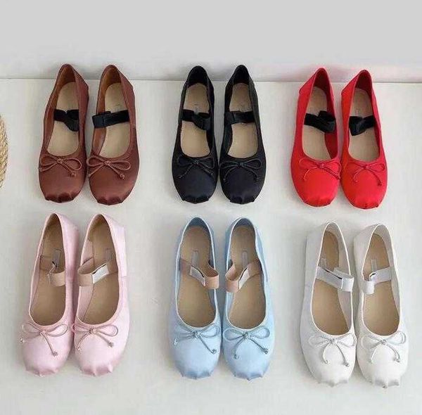 casual shoes designer brand bow flat mary jane comfortable miu womens ballet shoes boat retro elastic band black and white pink gray red bro
casual shoes designer brand bow flat mary jane comfortable miu womens ballet shoes boat retro elastic band black and white pink gray red bro