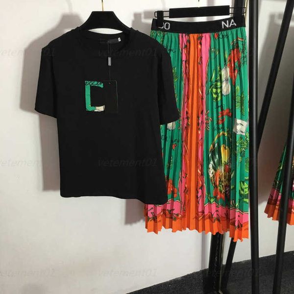 designer t shirt suit summer two piece set embroidered letters cotton short-sleeved t-shirt vegetable print high waist pleated half skirt de, White
designer t shirt suit summer two piece set embroidered letters cotton short-sleeved t-shirt vegetable print high waist pleated half skirt de, White