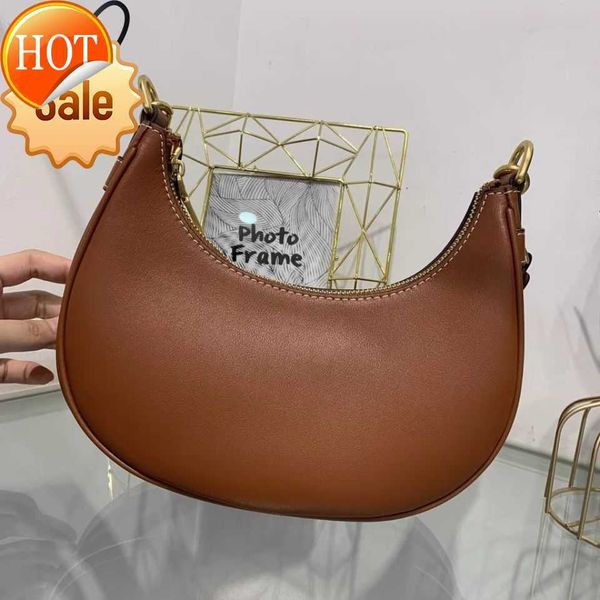 luxury brand designer shoulder bag crossbody bags tote 2023 new women's fashion texture leather portable crescent bag gift box packagin
luxury brand designer shoulder bag crossbody bags tote 2023 new women's fashion texture leather portable crescent bag gift box packagin